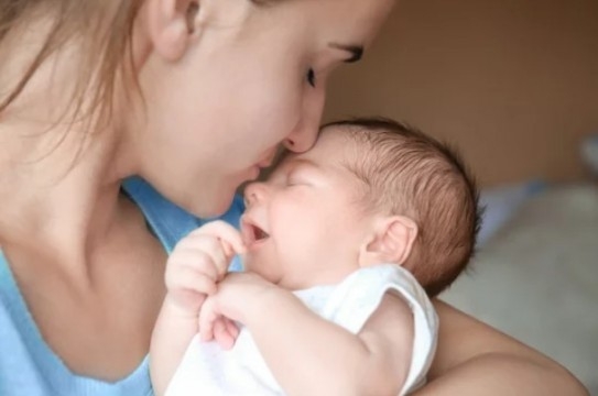 bahaya bayi sering dicium