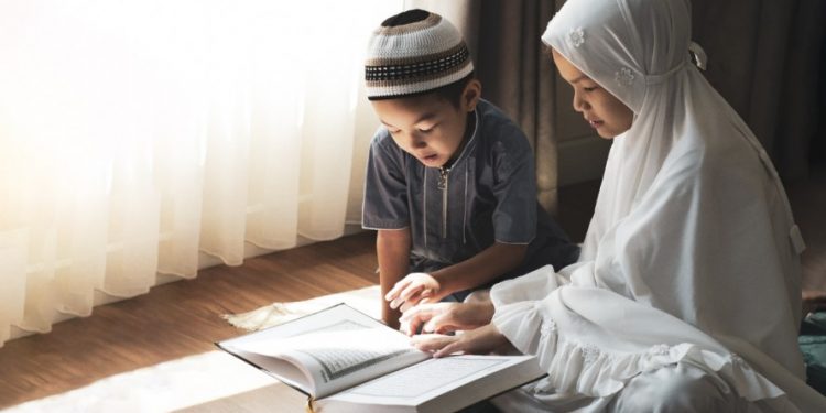 mengenalkan kebaikan ramadhan pada anak