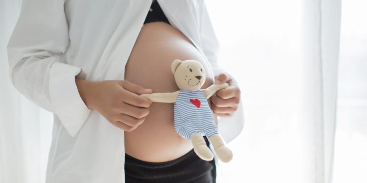 6 Tanda Kalau Moms Mengandung Bayi Laki-Laki: Mitos atau Fakta?
